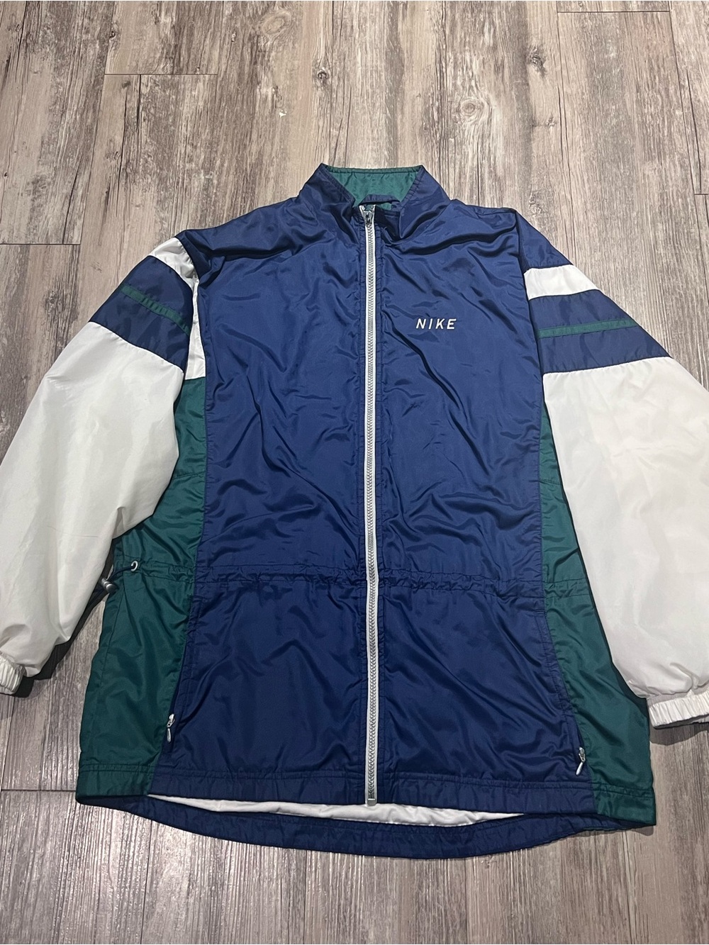 Nike Women’s Navy & Green Lightweight Windbreaker Jacket